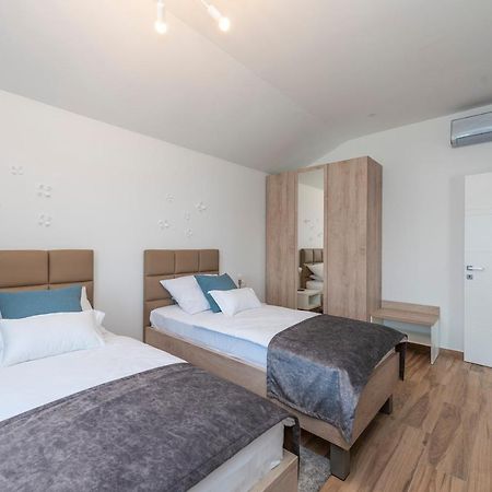 Luxury Apartments - La Vir 5& 6 Εξωτερικό φωτογραφία