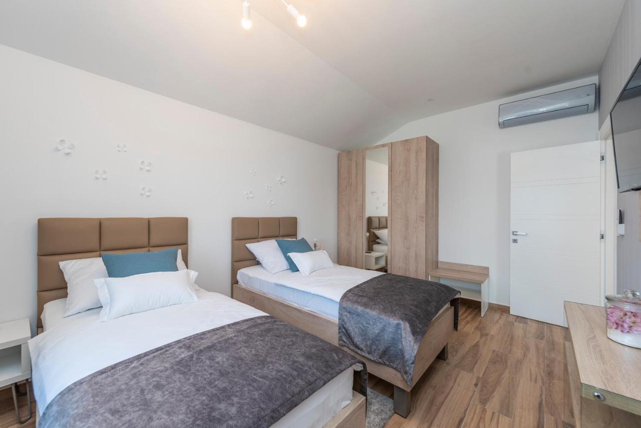 Luxury Apartments - La Vir 5& 6 Εξωτερικό φωτογραφία