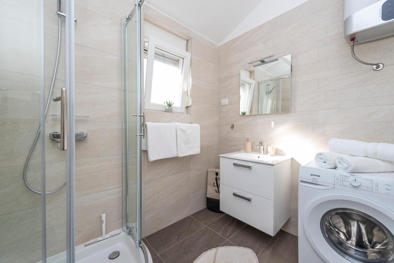 Luxury Apartments - La Vir 5& 6 Εξωτερικό φωτογραφία