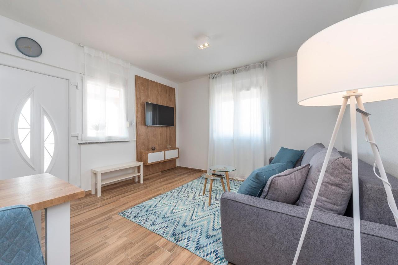 Luxury Apartments - La Vir 5& 6 Εξωτερικό φωτογραφία