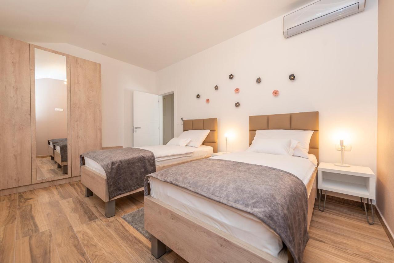 Luxury Apartments - La Vir 5& 6 Εξωτερικό φωτογραφία