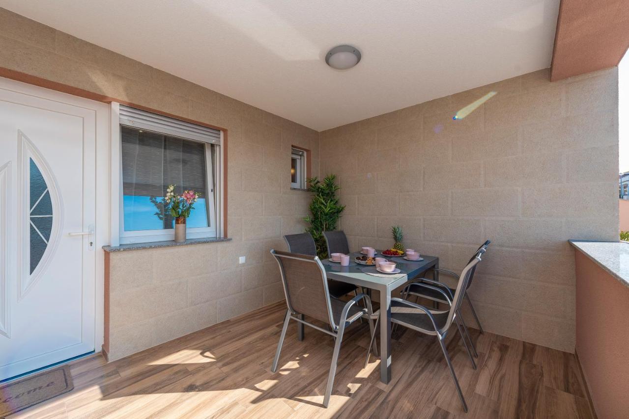 Luxury Apartments - La Vir 5& 6 Εξωτερικό φωτογραφία