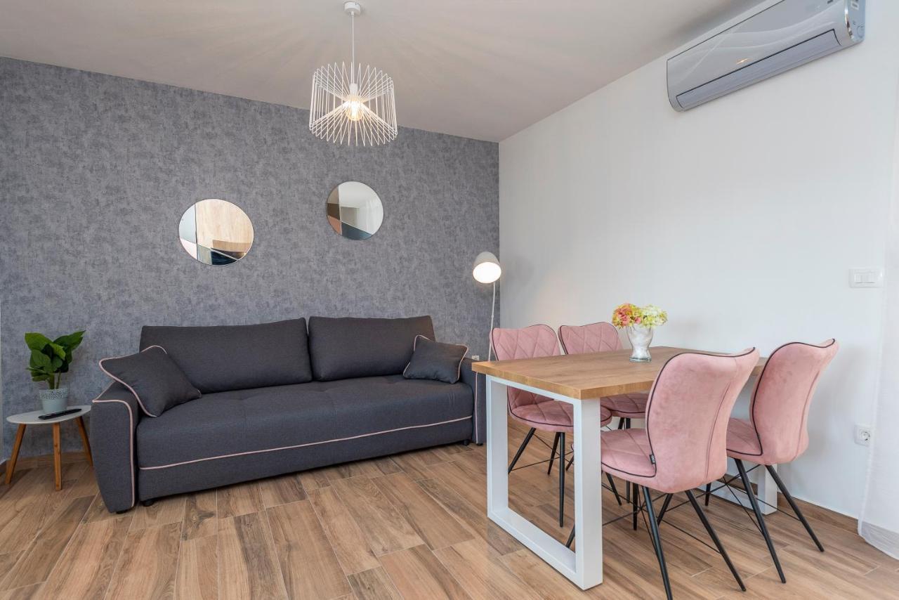 Luxury Apartments - La Vir 5& 6 Εξωτερικό φωτογραφία