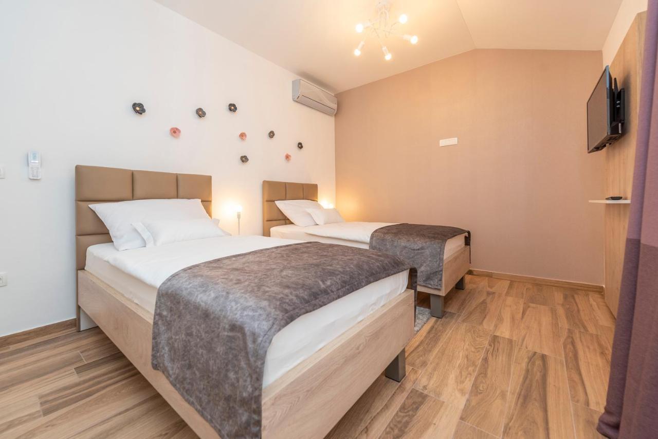 Luxury Apartments - La Vir 5& 6 Εξωτερικό φωτογραφία