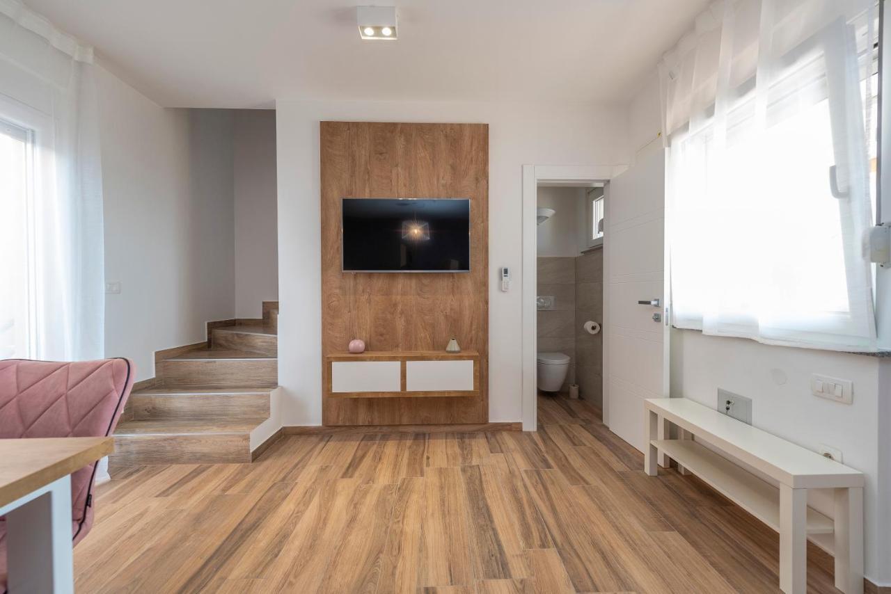 Luxury Apartments - La Vir 5& 6 Εξωτερικό φωτογραφία
