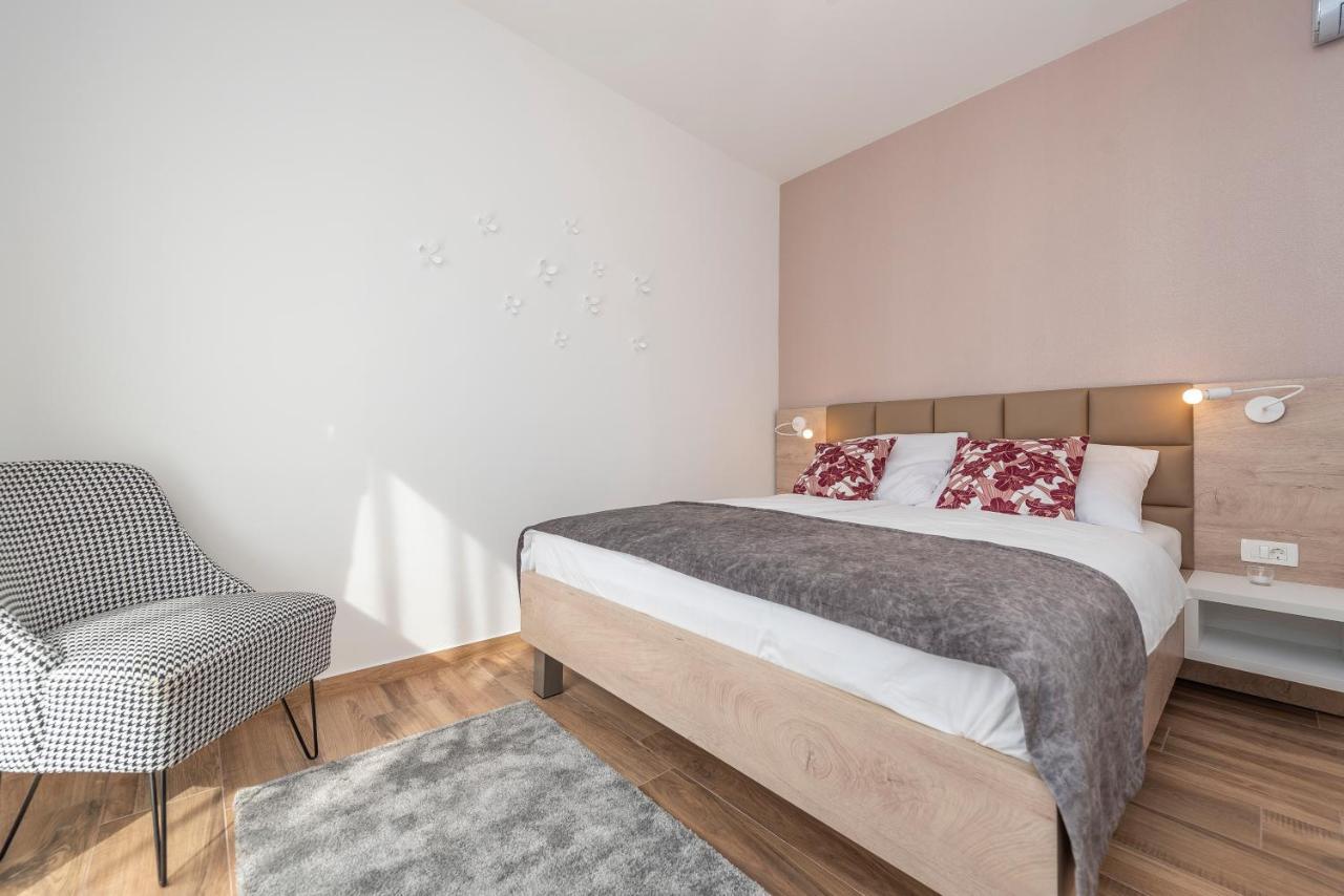 Luxury Apartments - La Vir 5& 6 Εξωτερικό φωτογραφία